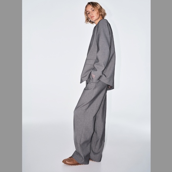 Aritzia Effortless Pants Size 4 in Heather Charcoal NWT - Picture 6 of 10